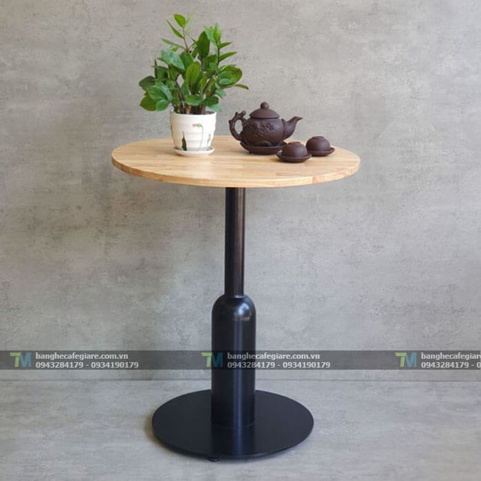 ban-cafe-chan-sat-decor