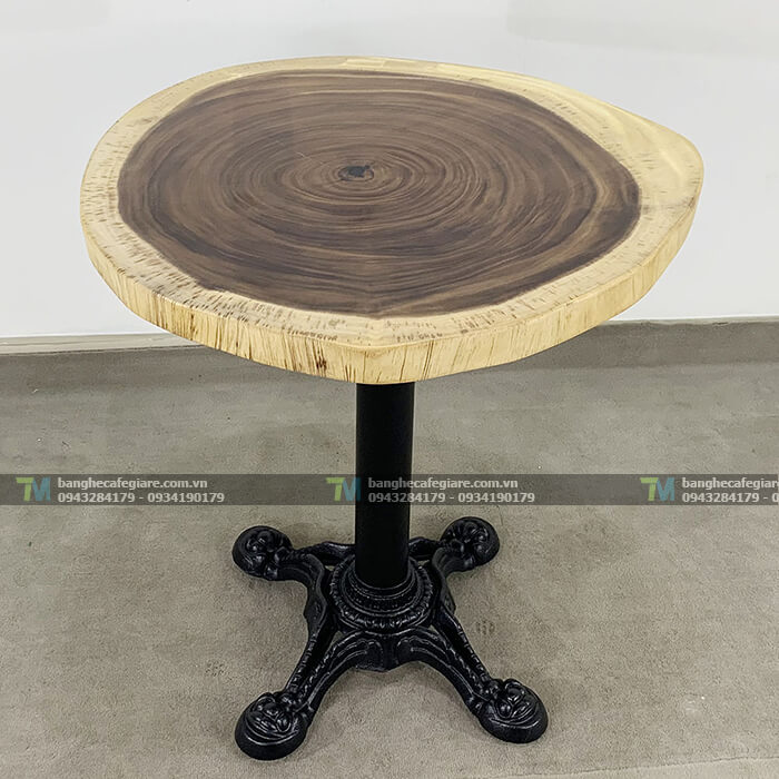 ban-cafe-chan-gan-mat-go-tu-nhien