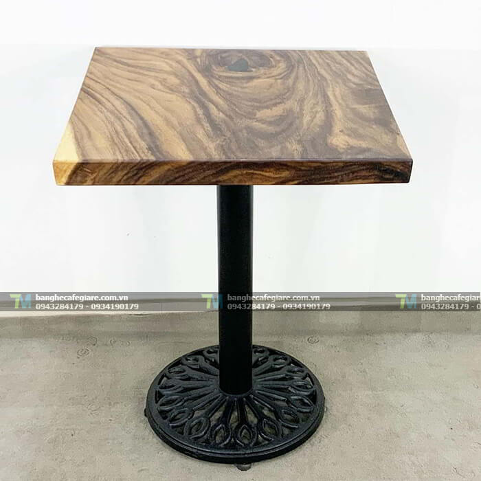 ban-cafe-chan-gan-mat-go-tu-nhien