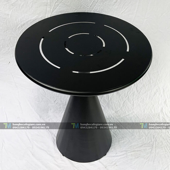 ban-ghe-cafe-sat-san-vuon