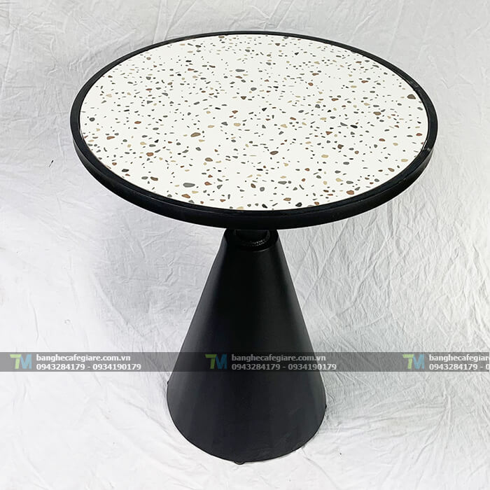 ban-ghe-cafe-sat-san-vuon