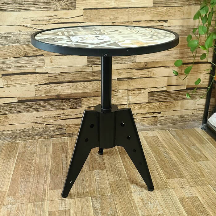 ban-cafe-sat-ngoai-troi