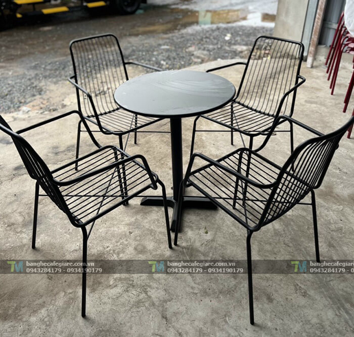 ban-ghe-cafe-sat-ngoai-troi