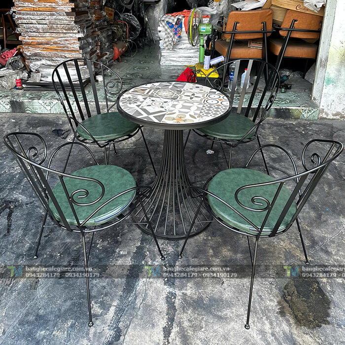 ban-ghe-cafe-sat-ghe-sat-ngoai-troi