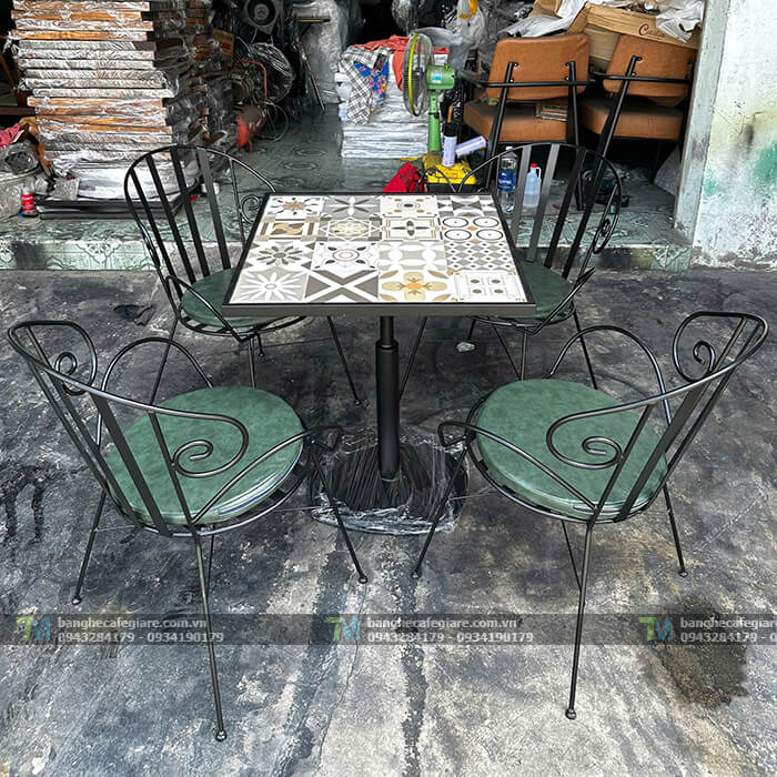 ban-ghe-cafe-sat-ghe-sat-ngoai-troi