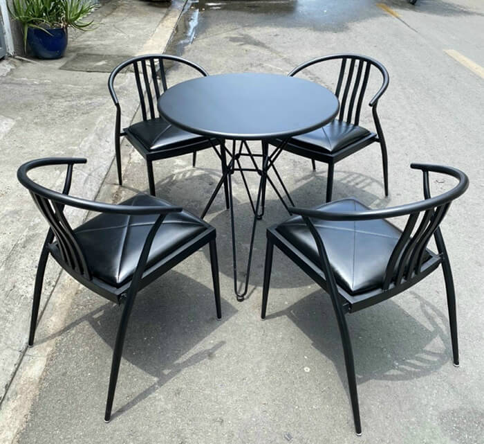 ban-ghe-cafe-sat-ngoai-troi