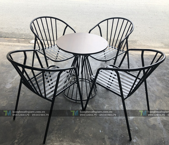 ban-ghe-cafe-sat-ngoai-troi