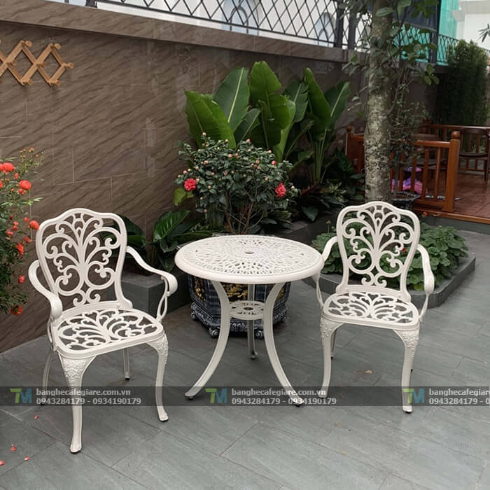 ban-ghe-cafe-ngoai-troi-nhom-duc