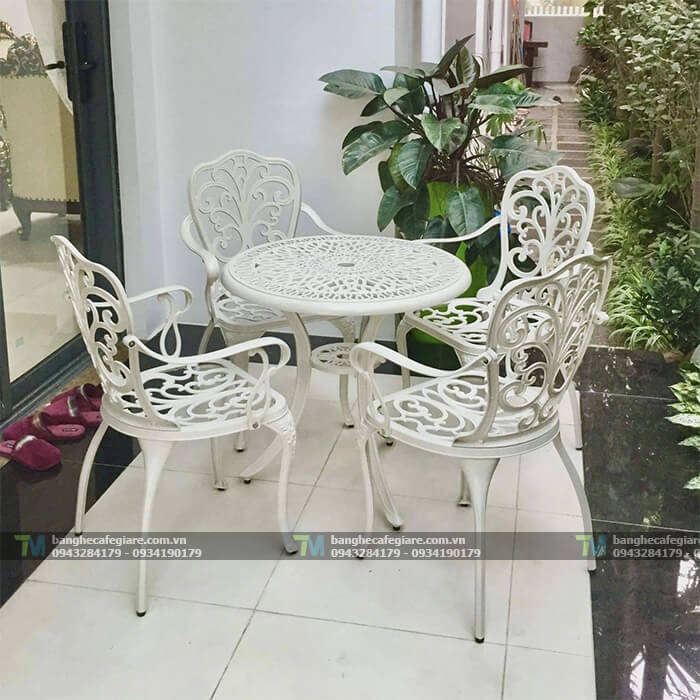 ban-ghe-cafe-ngoai-troi-nhom-duc