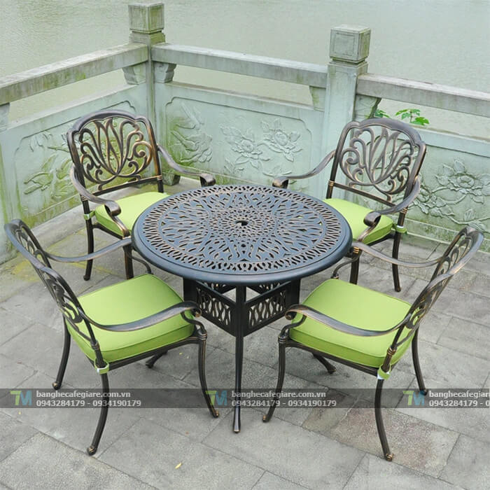 ban-ghe-cafe-ngoai-troi-nhom-duc