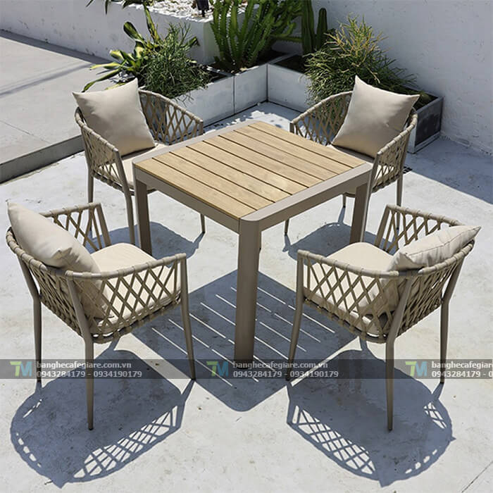 ban-ghe-ngoai-troi-khung-nhom