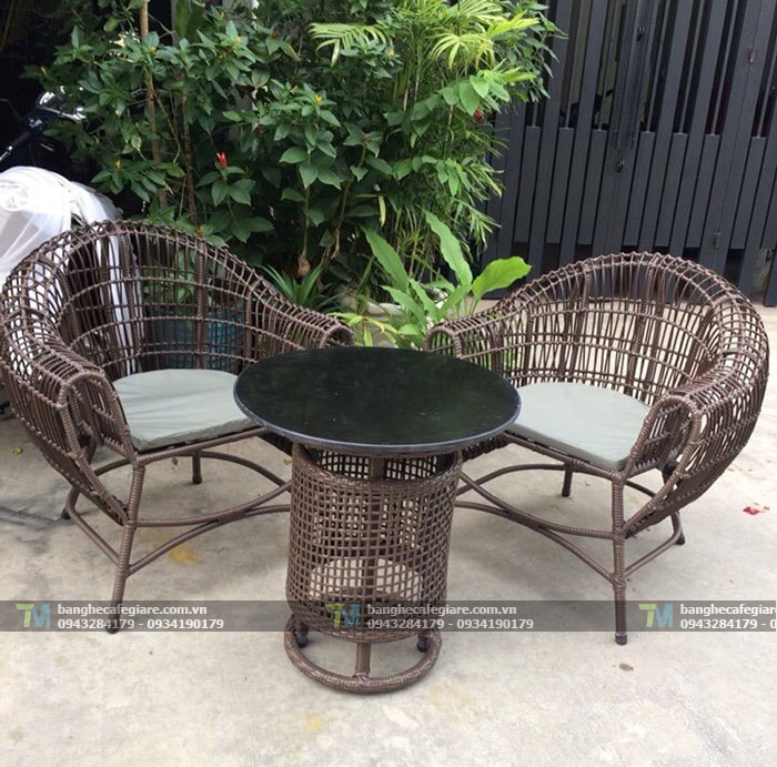 ban-ghe-cafe-may-nhua