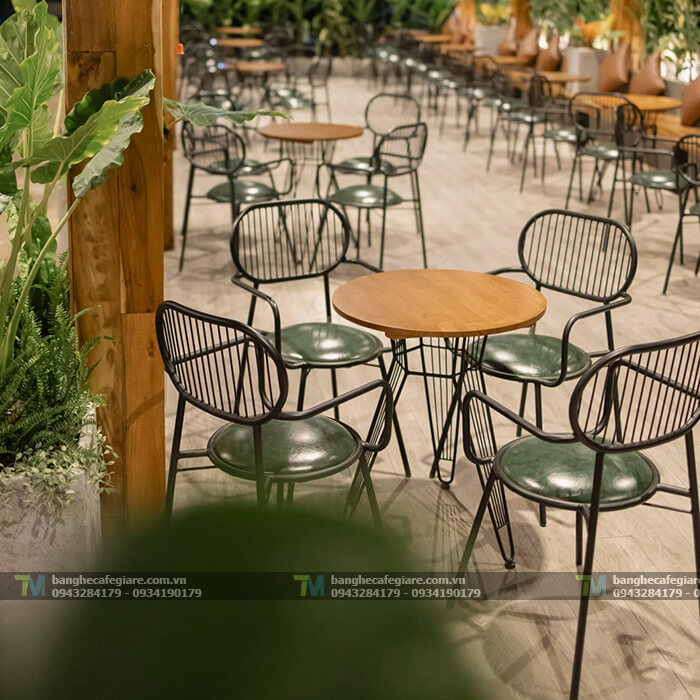 ban-ghe-sat-cafe-san-vuon