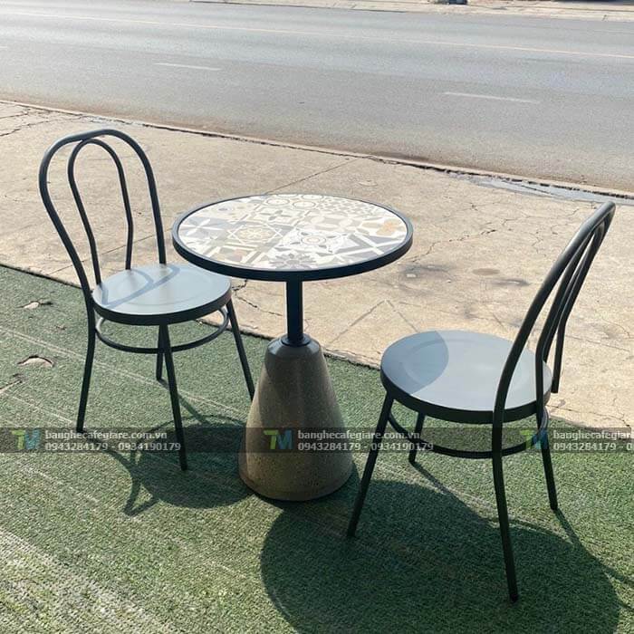 ban-ghe-cafe-sat-thonet