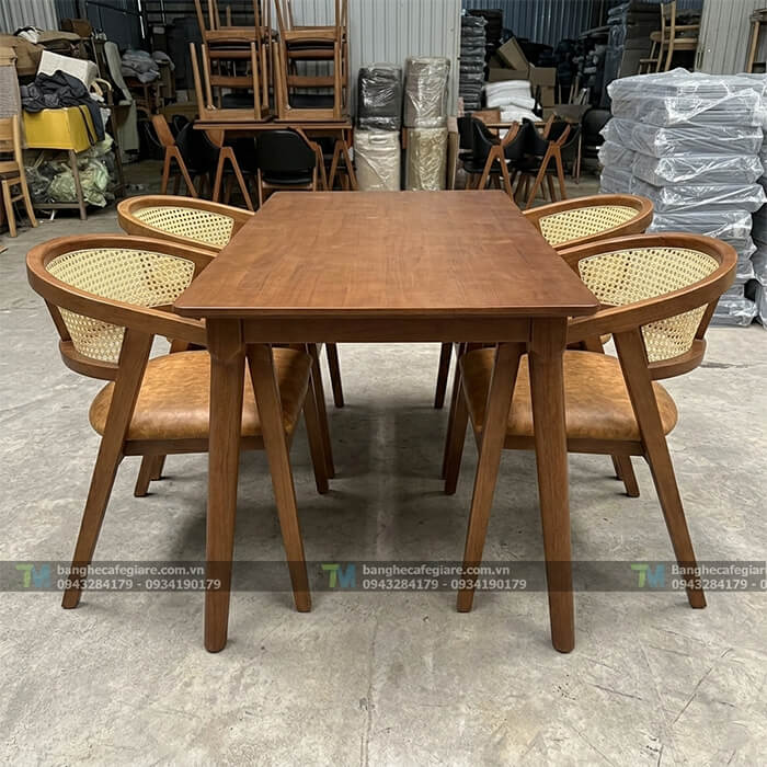 ban-ghe-go-nha-hang-cao-cap