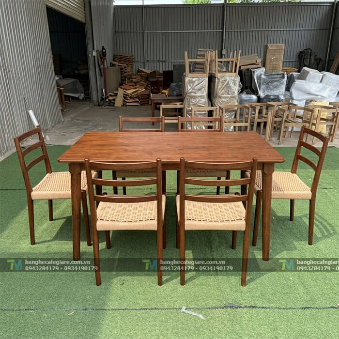 ban-ghe-go-nha-hang-dan-day