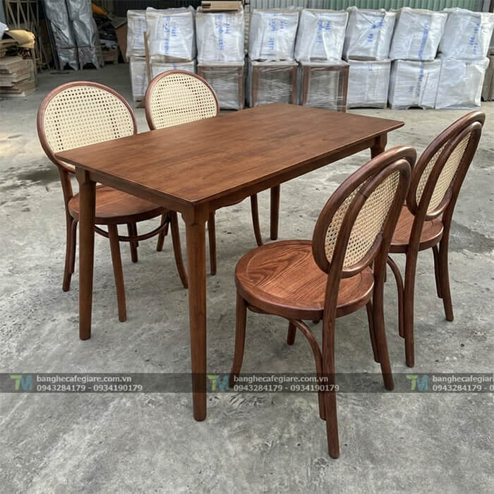 ban-ghe-go-nha-hang-decor-thonet