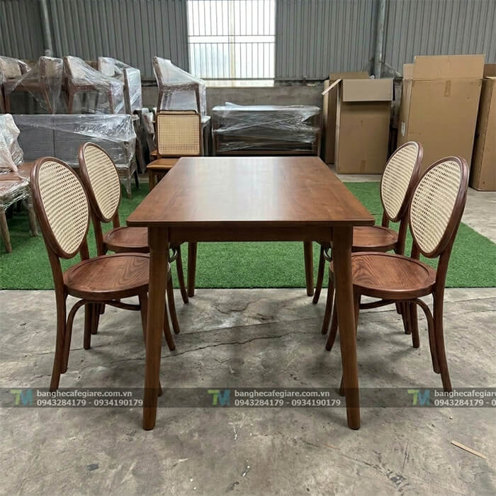 ban-ghe-nha-hang-thonet-miror