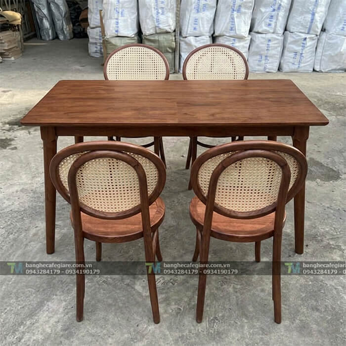 ban-ghe-go-nha-hang-decor-tua-may-nhua