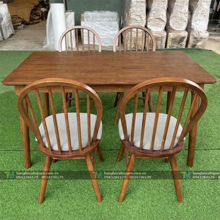 ban-ghe-go-nha-hang-vintage
