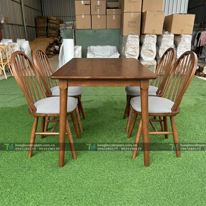 ban-ghe-go-nha-hang-gia-tot