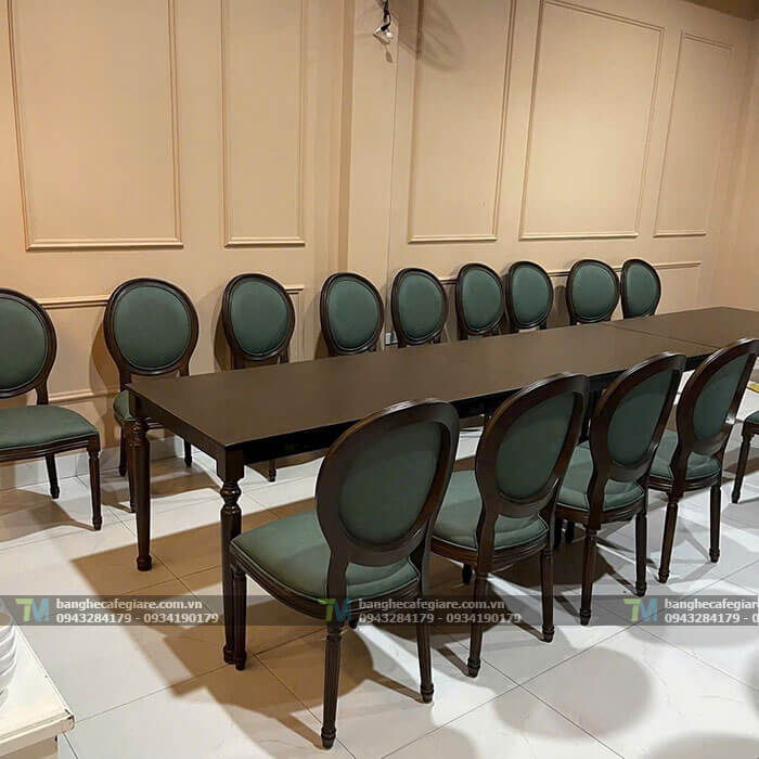 ban-ghe-go-nha-hang-phong-vip