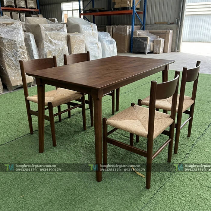 ban-ghe-go-nha-hang-dan-day-dep