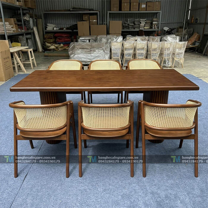 ban-ghe-go-nha-hang-decor