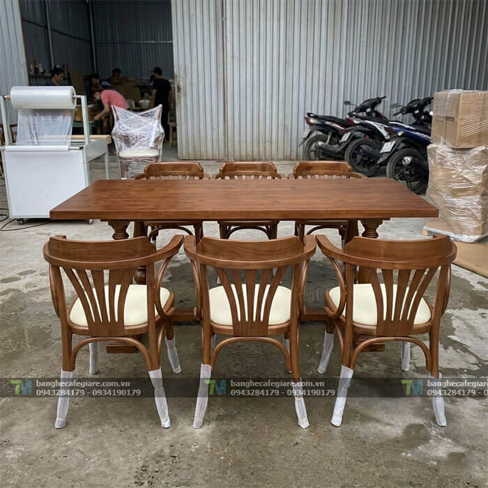 ban-ghe-go-master-thonet-xu-huong-noi-that-nha-hang-nam-2026