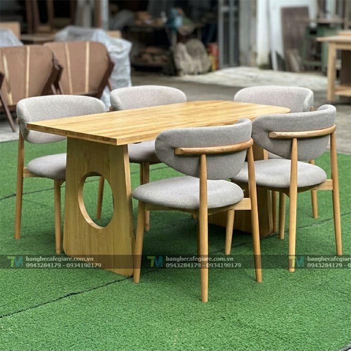 ban-ghe-go-nha-hang-dep-mau-moi-nam-2026