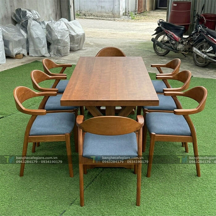 ban-ghe-go-nha-hang-decor-dep