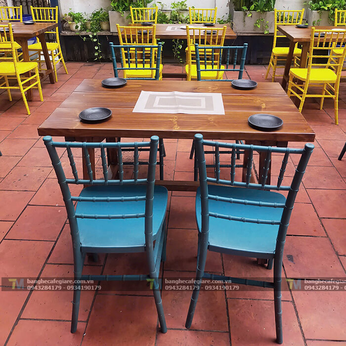 ban-ghe-nha-hang-quan-nhau-khung-go-thong