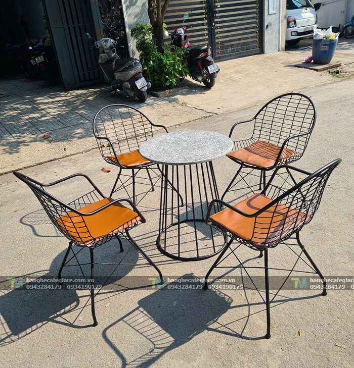 ban-ghe-cafe-sat-san-vuon