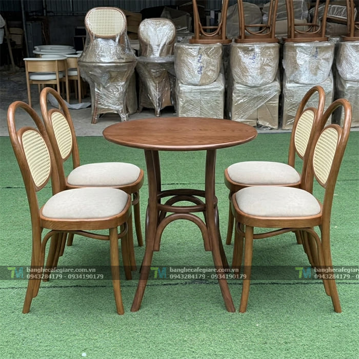 ban-ghe-cafe-go-thonet-tua-may
