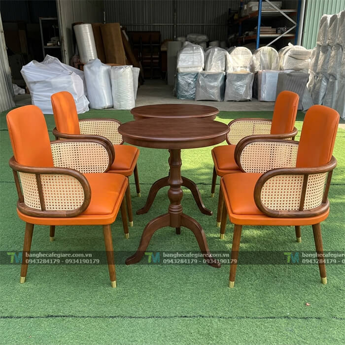 ban-ghe-go-Blakey-tua-dan-may-cao-cap