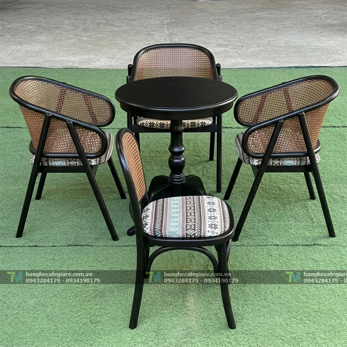 ban-ghe-go-nha-hang-cao-cap