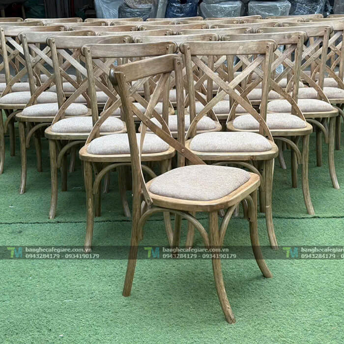 ban-ghe-cafe-go-bistro