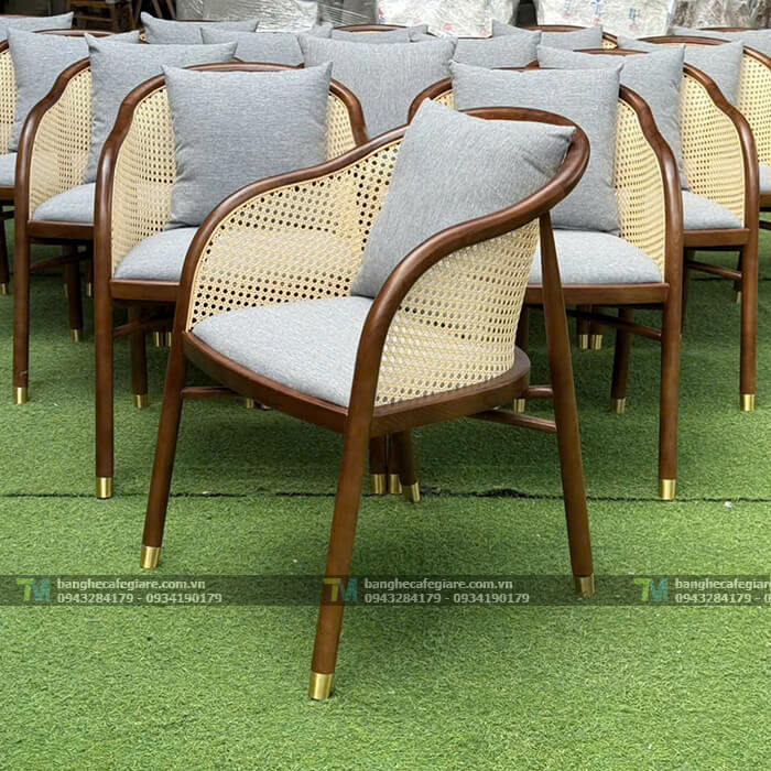 ban-ghe-go-nha-hang